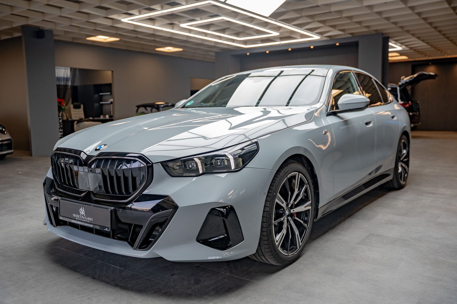 BMW 520 D M SPORT PRO MY25 + INDIVIDUAL + HARMAN imagem 3