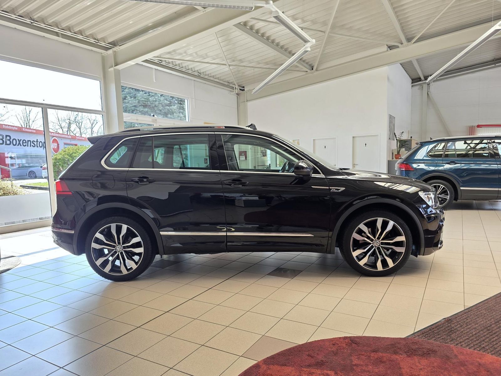 Fahrzeugabbildung Volkswagen Tiguan R-Line/Pano/Keyless/LED/Virtual/Dynaudio