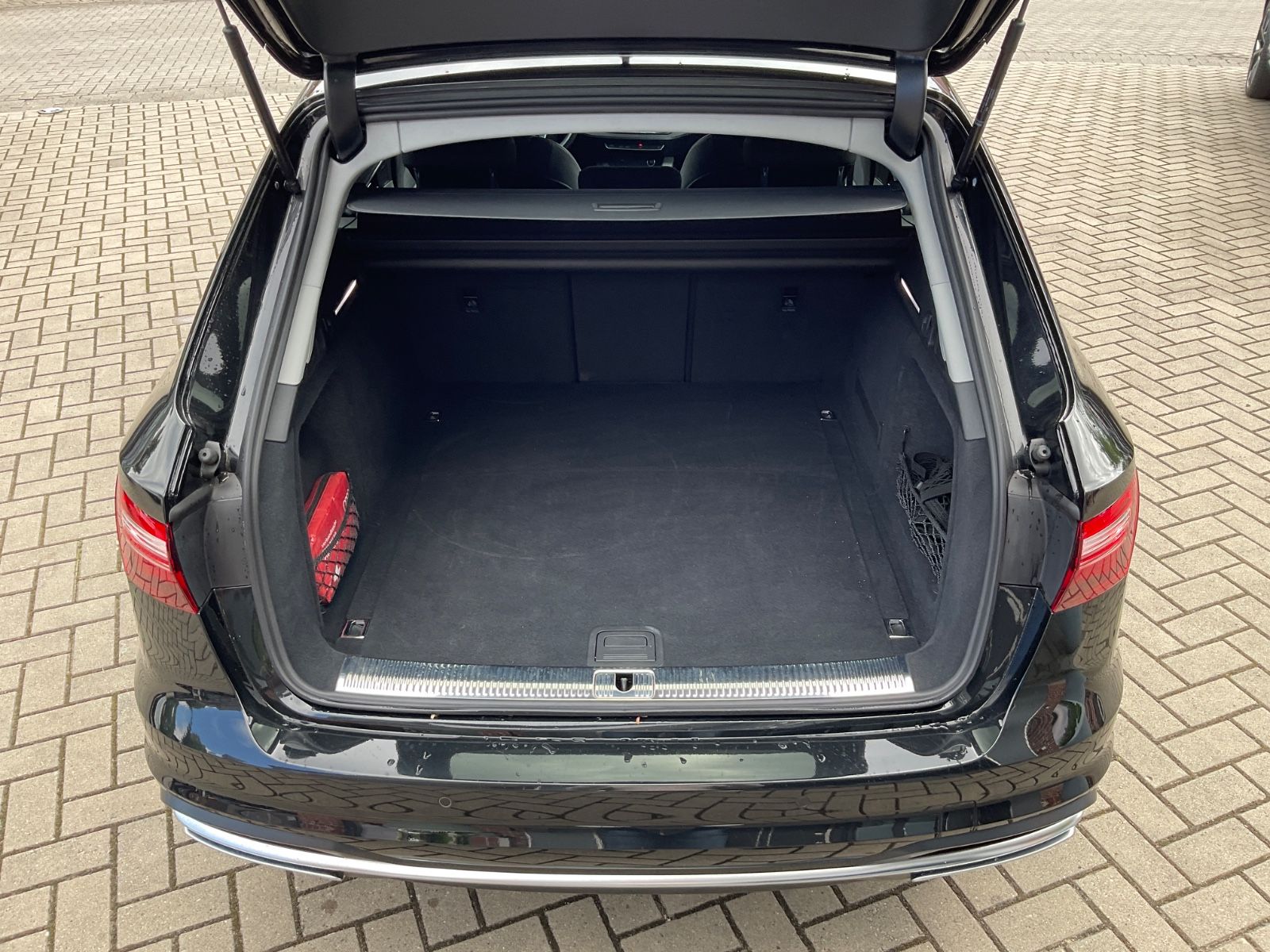 Fahrzeugabbildung Audi A4 Avant 40 TDI S tr. quattro,Kamera,Leder,ACC