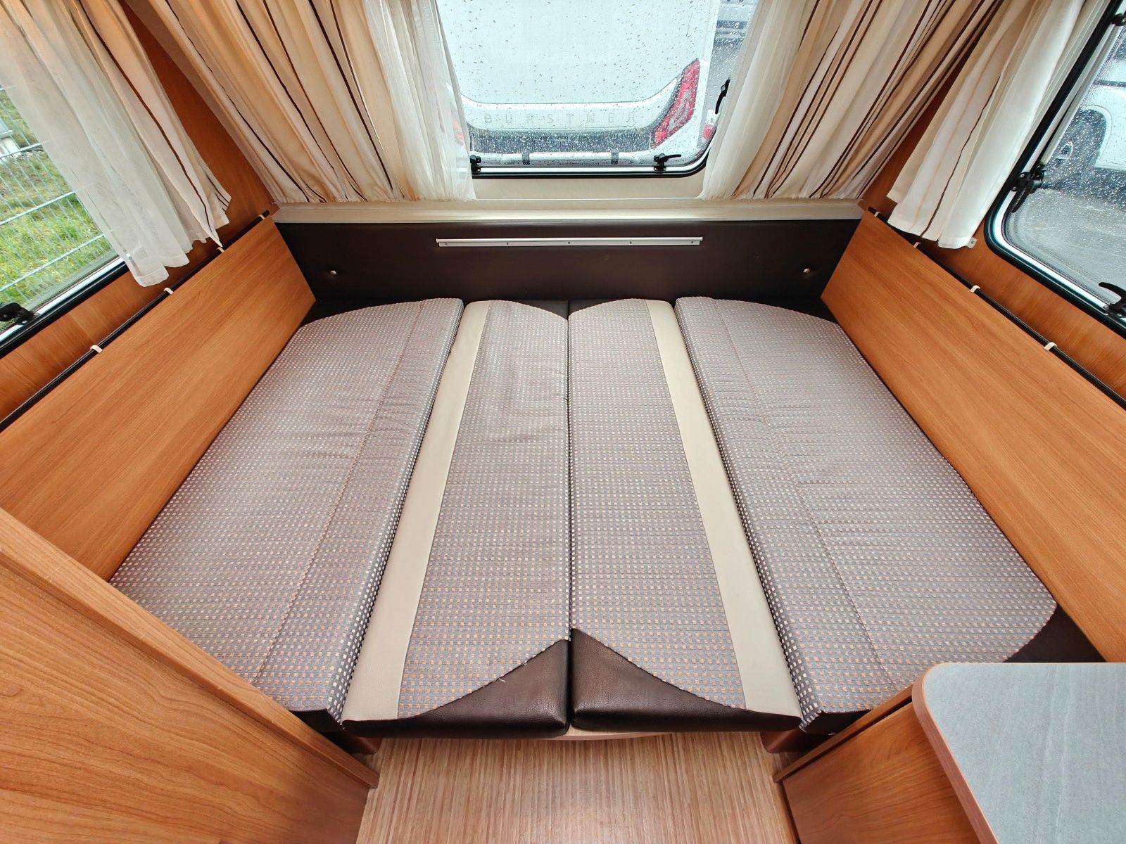 Fahrzeugabbildung Knaus Sport 400 LB - Doppelbett/Sitzgruppe, Superb -