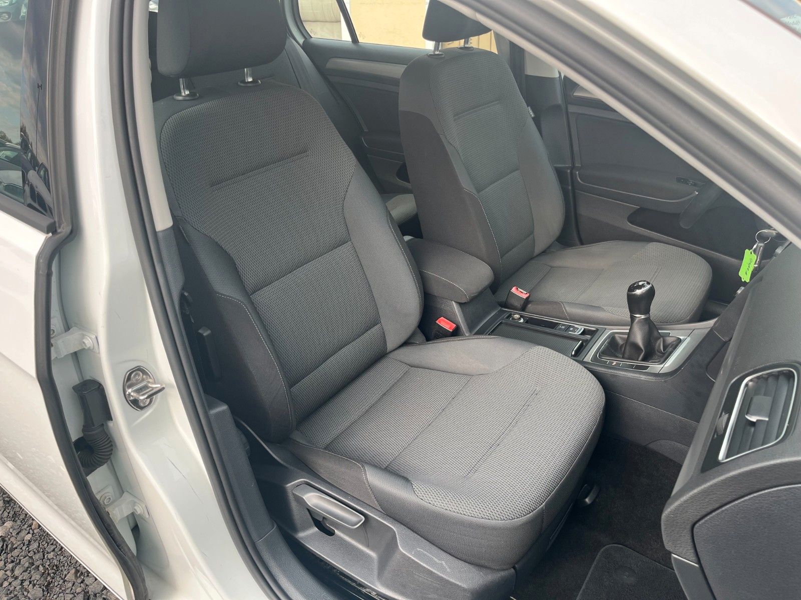 Fahrzeugabbildung Volkswagen Golf VII 1.4 TSI Comfort Navi *ZAHNRIEMEN NEU*