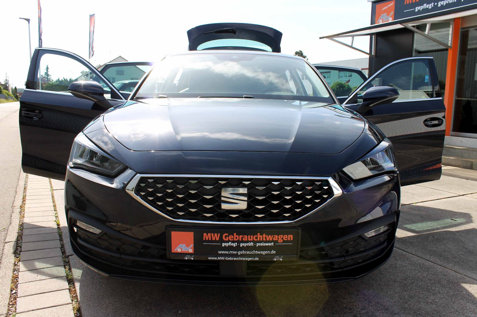 Fahrzeugabbildung SEAT Leon Xcellence 1.5TSI LED ACC KAM PDC AHK SHZ BT