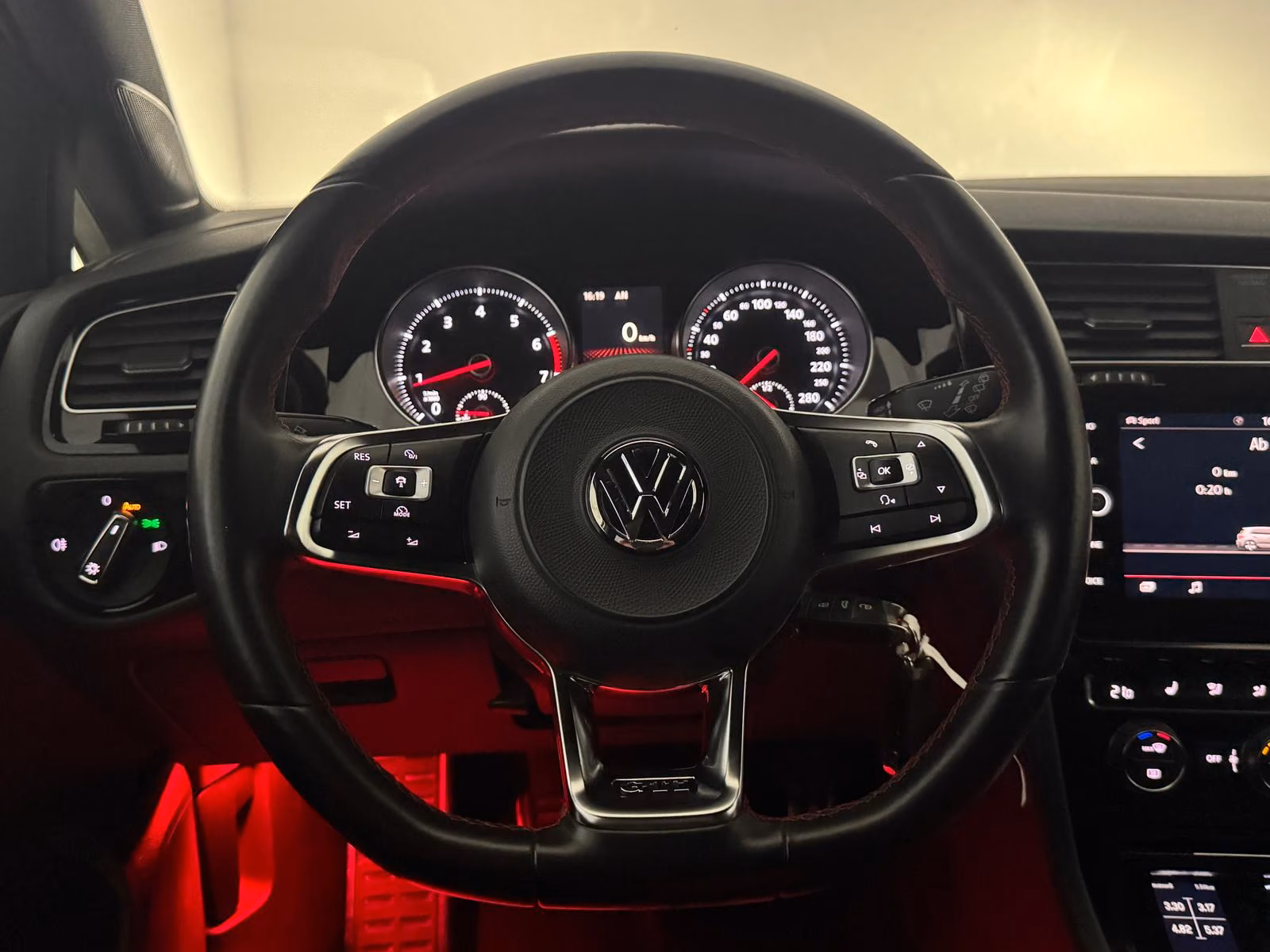 Volkswagen Golf GTI Matrix LED LFW ACC Navi Parkhilfen