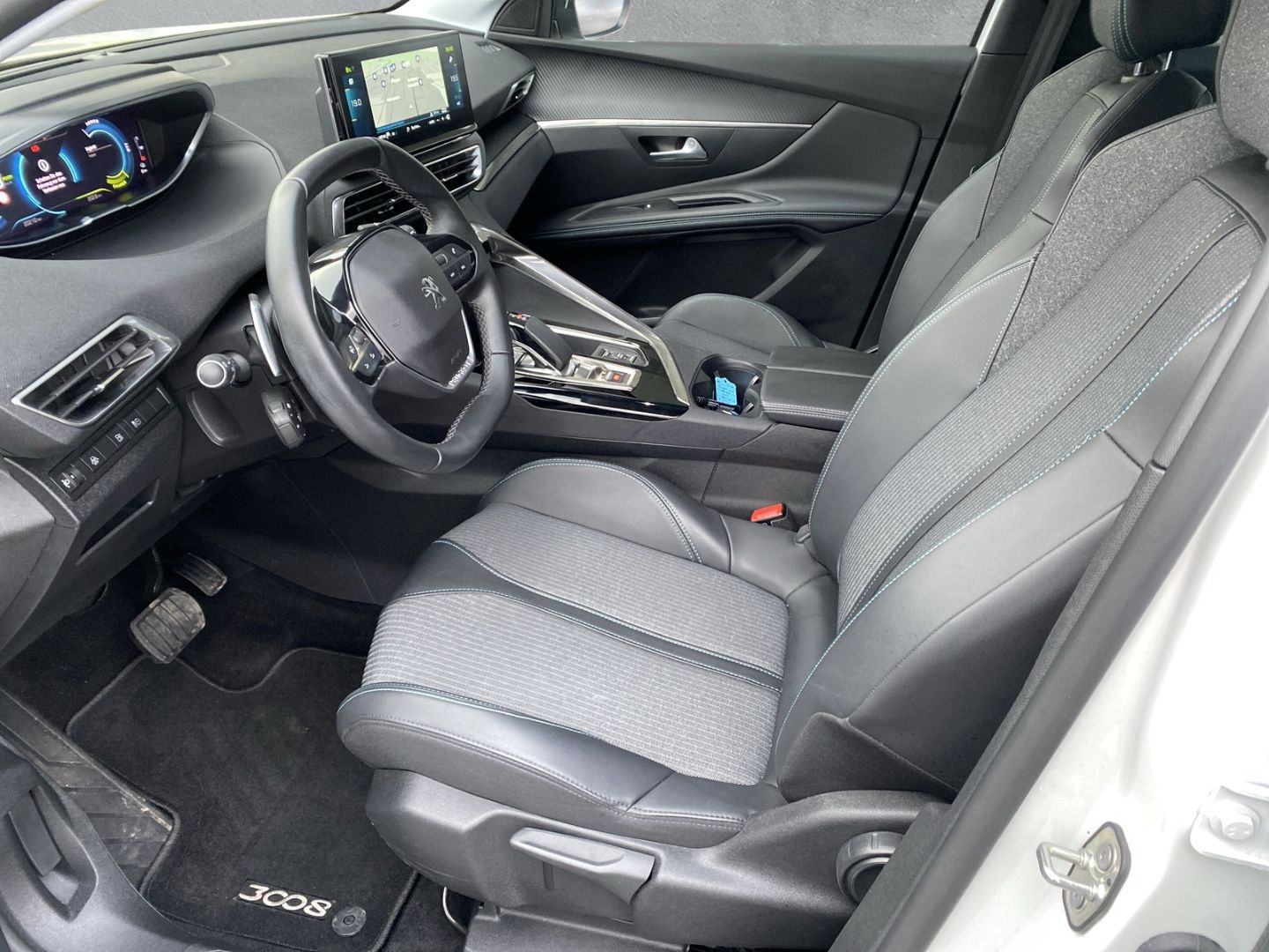 Fahrzeugabbildung Peugeot 3008 Hybrid 225 Allure 1.6 Plug-In EU6d
