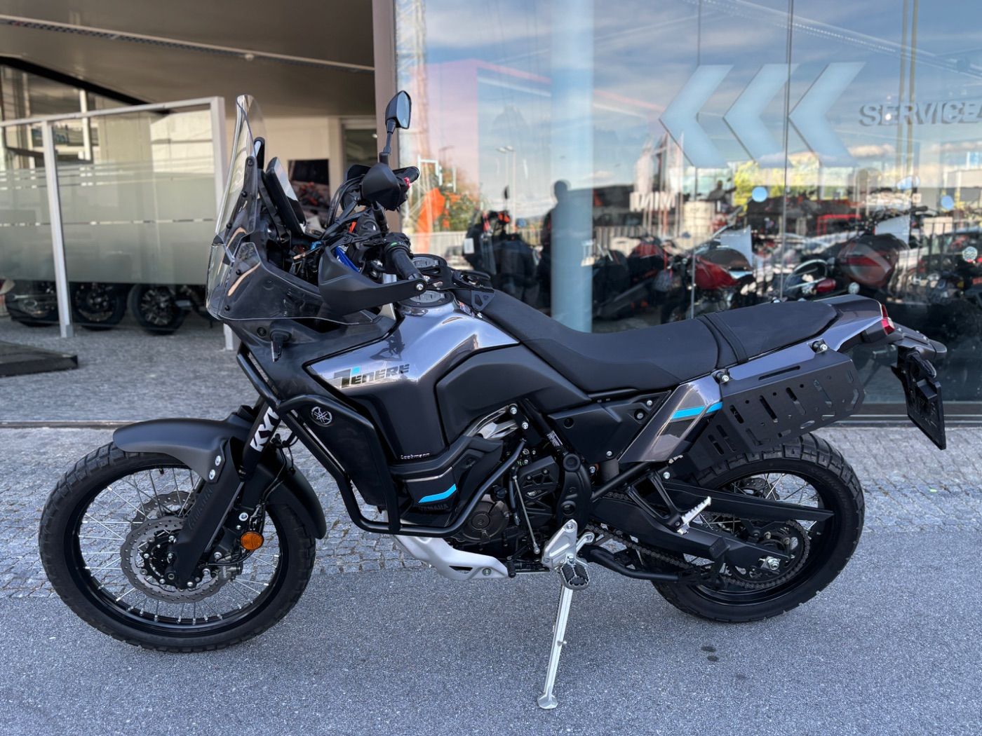 Fahrzeugabbildung Yamaha XTZ 700 Tenere World Raid Modell 2024 Akrapovic