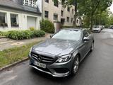 Mercedes-Benz 200 - Mercedes-Benz 200 mit Benzin-Antrieb