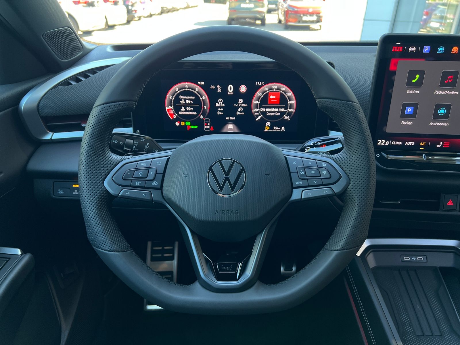 Fahrzeugabbildung Volkswagen T-Roc R-Line 1.5 eTSI DSG *BlackStyle,IQ-Light,N