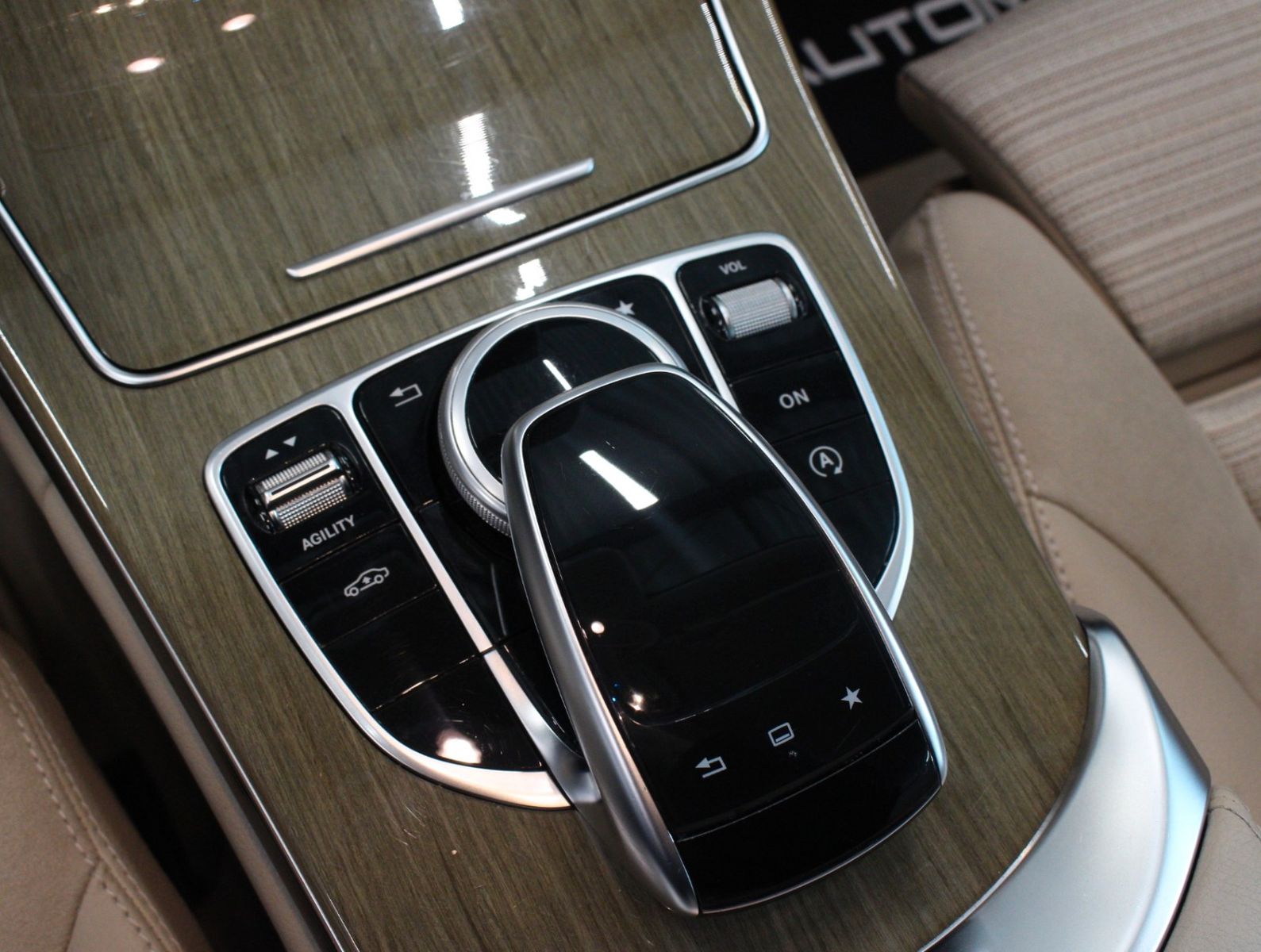 Fahrzeugabbildung Mercedes-Benz C 250 BlueTEC T EXCLUSIVE*AHK*HUD-UP