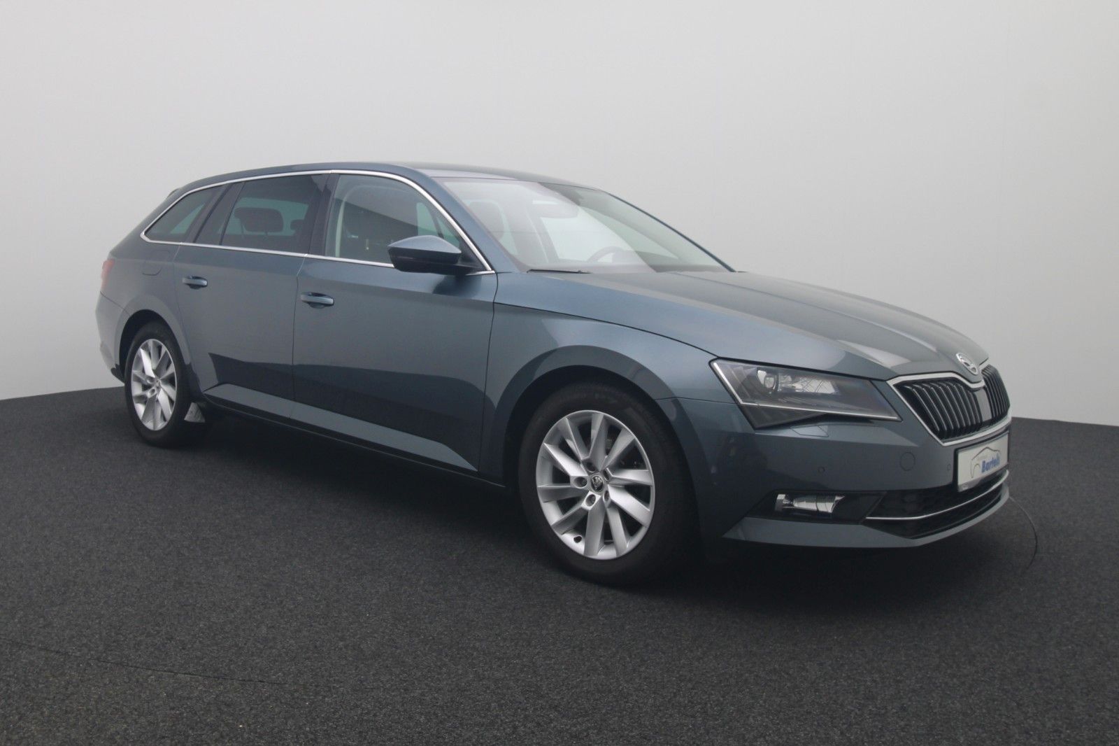 Fahrzeugabbildung SKODA Superb Combi ACC NaviXenon DSG  PDC SHZ v+h