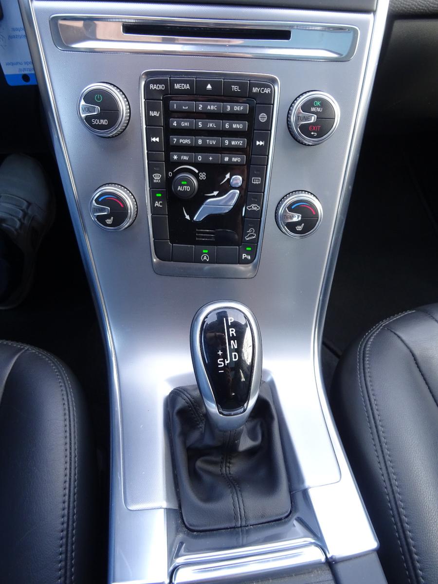 VOLVO XC60 2.0 253ch SUMMUM AWD BVA Toit ouvrant Sièges chauffants cuir - 2EME MAIN