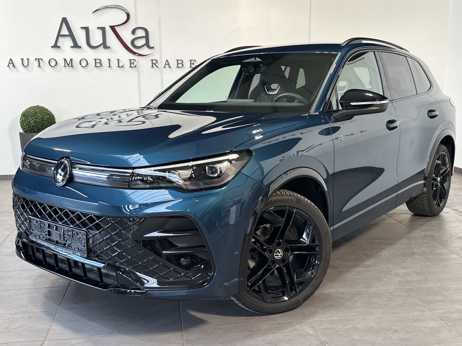 Fahrzeugabbildung Volkswagen Tiguan 1.5 eTSI R-Line DSG NAVI+LED+ACC+AHK+SHZ