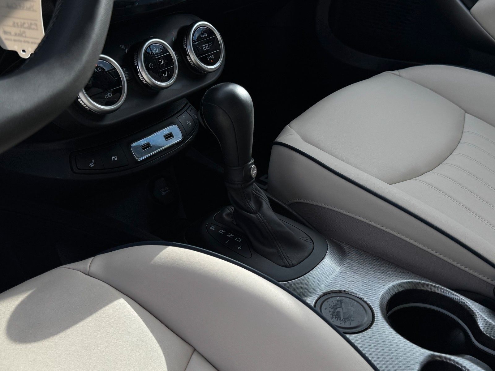 Fahrzeugabbildung Fiat 500X 1.3 FF Yacht Club Capri Faltdach CarPl. CAM