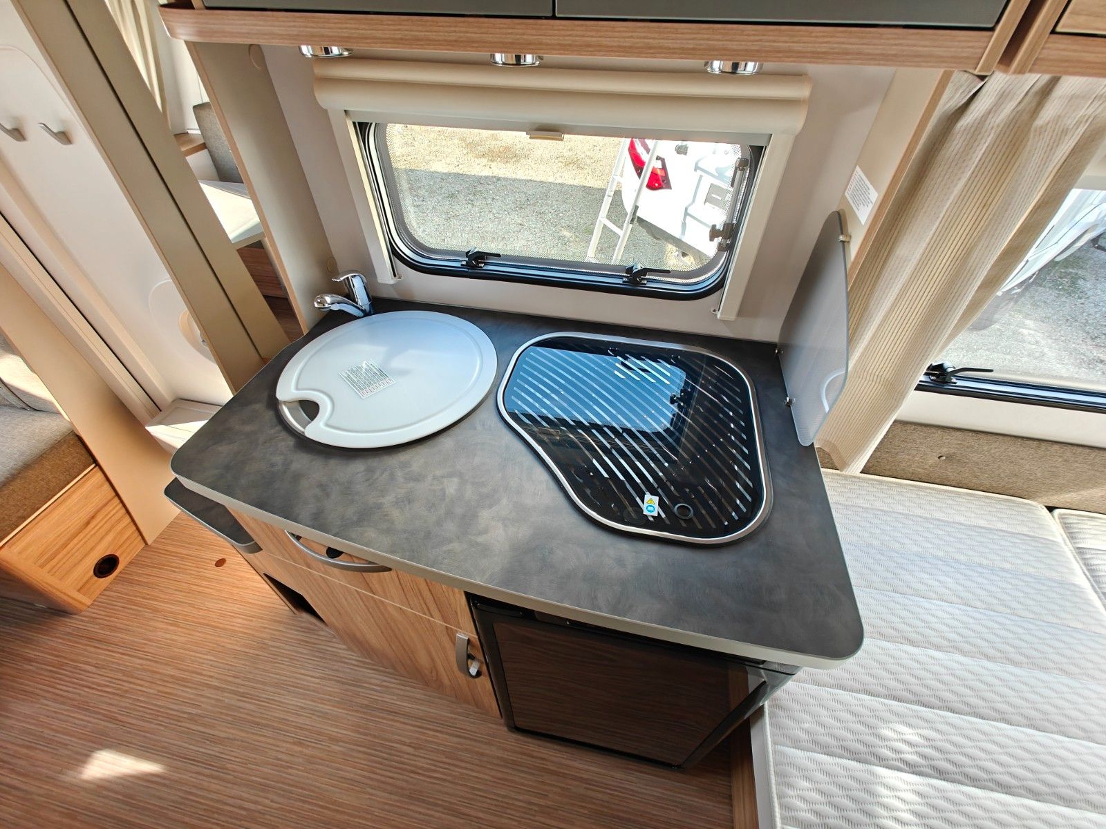 Fahrzeugabbildung HYMER / ERIBA / HYMERCAR Feeling 425 Schlafdach - SPRING SALE -