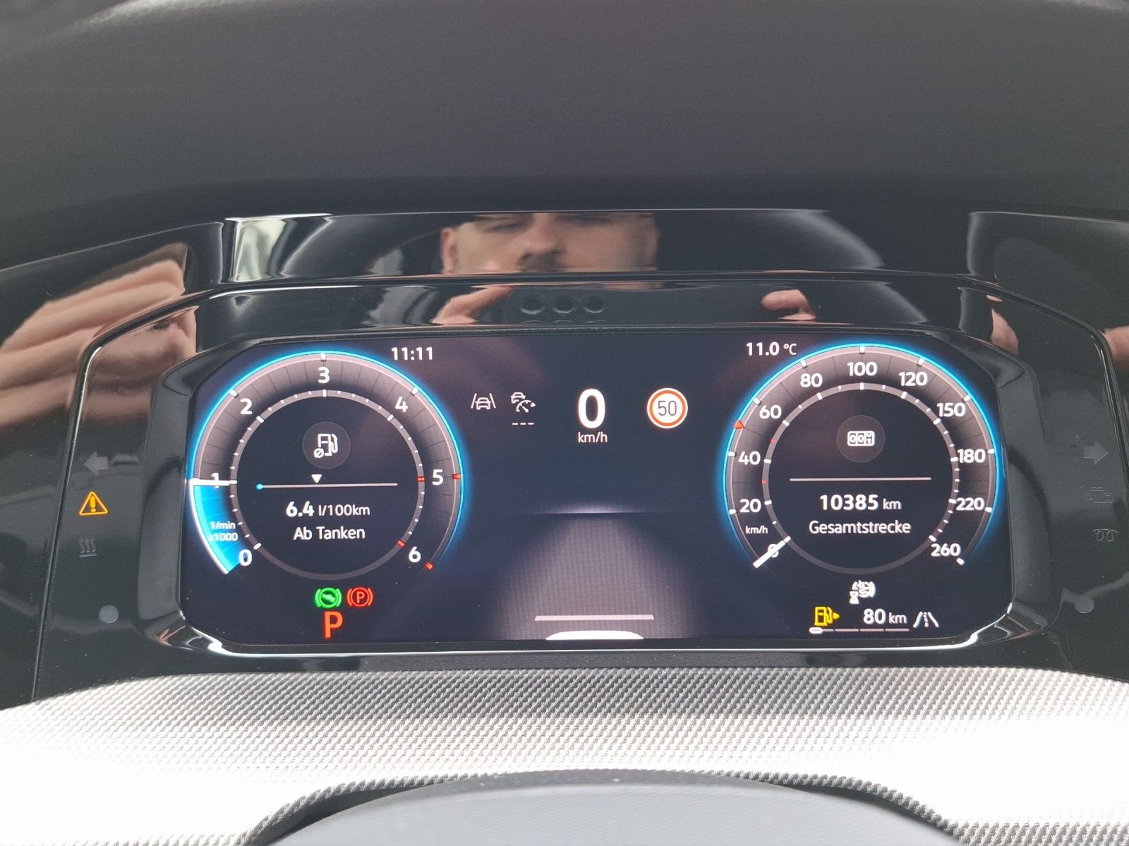 Fahrzeugabbildung Volkswagen Golf VIII Variant TDI R-Line DSG LED Navi AID AC