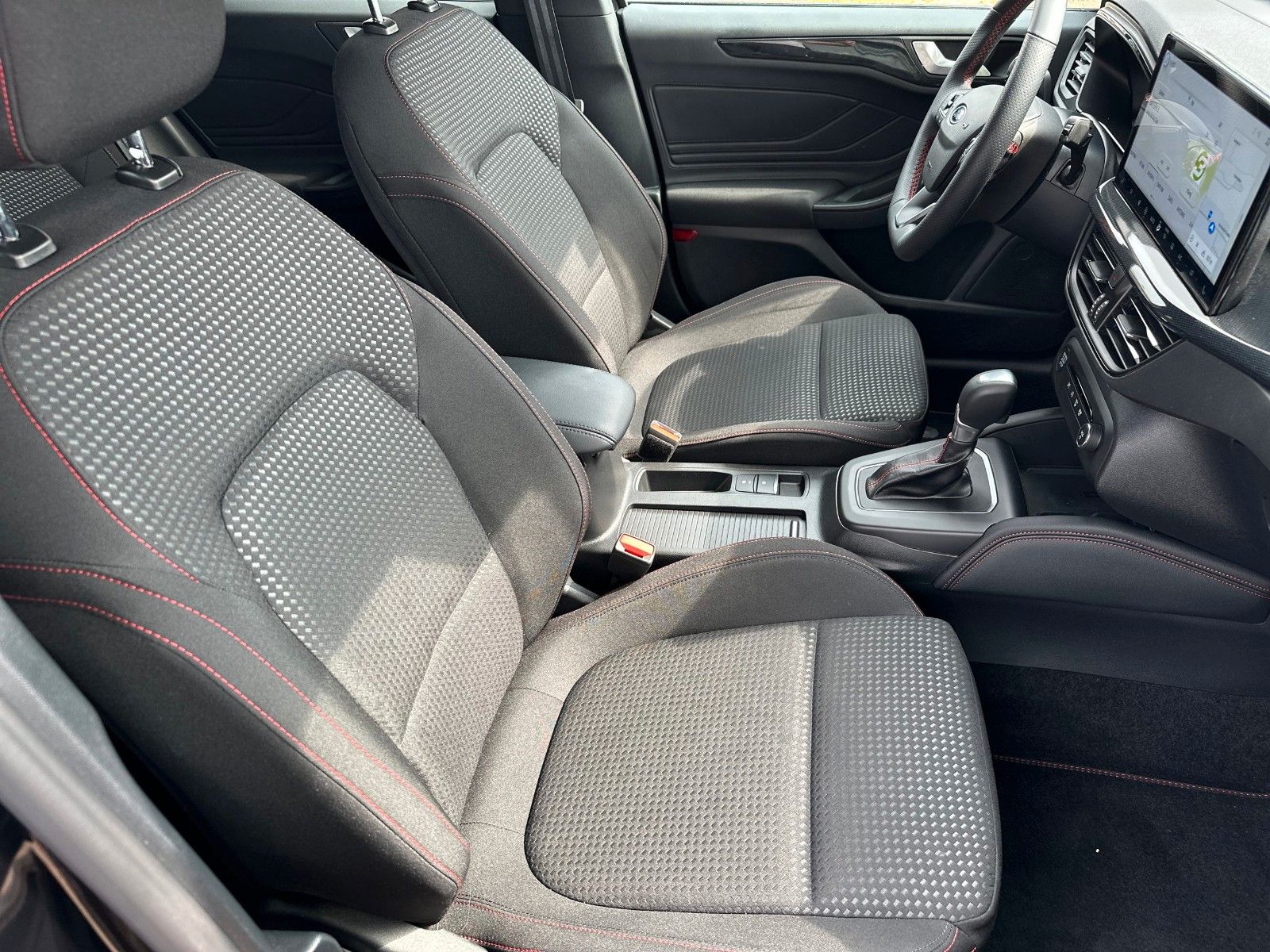 Fahrzeugabbildung Ford Focus Turnier ST-Line X AHK, Winter-Paket, PDC