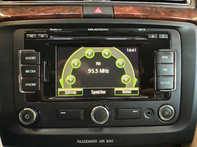 Skoda Superb Combi Elegance *1. Hand*Xenon*Klima*Navi*