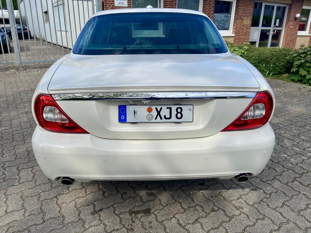 Jaguar XJ8