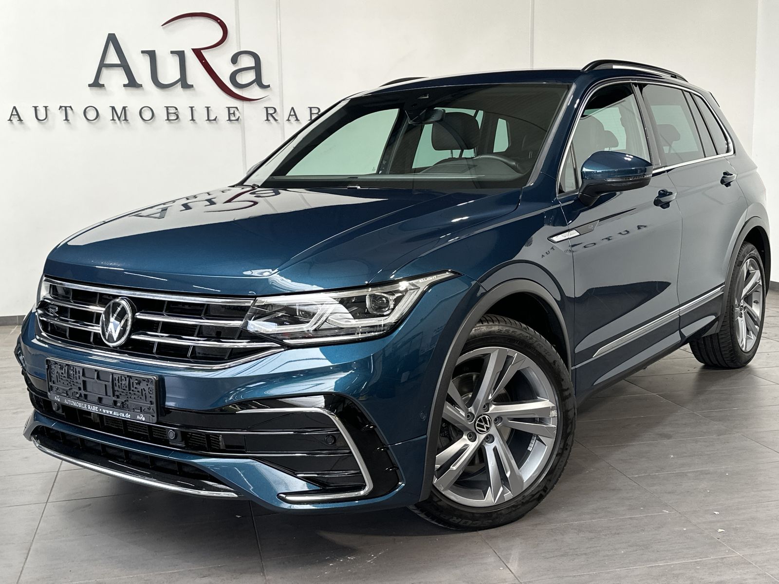 Fahrzeugabbildung Volkswagen Tiguan 2.0 TDI DSG R-Line NAV+MATRIX+AHK+ACC+KAM