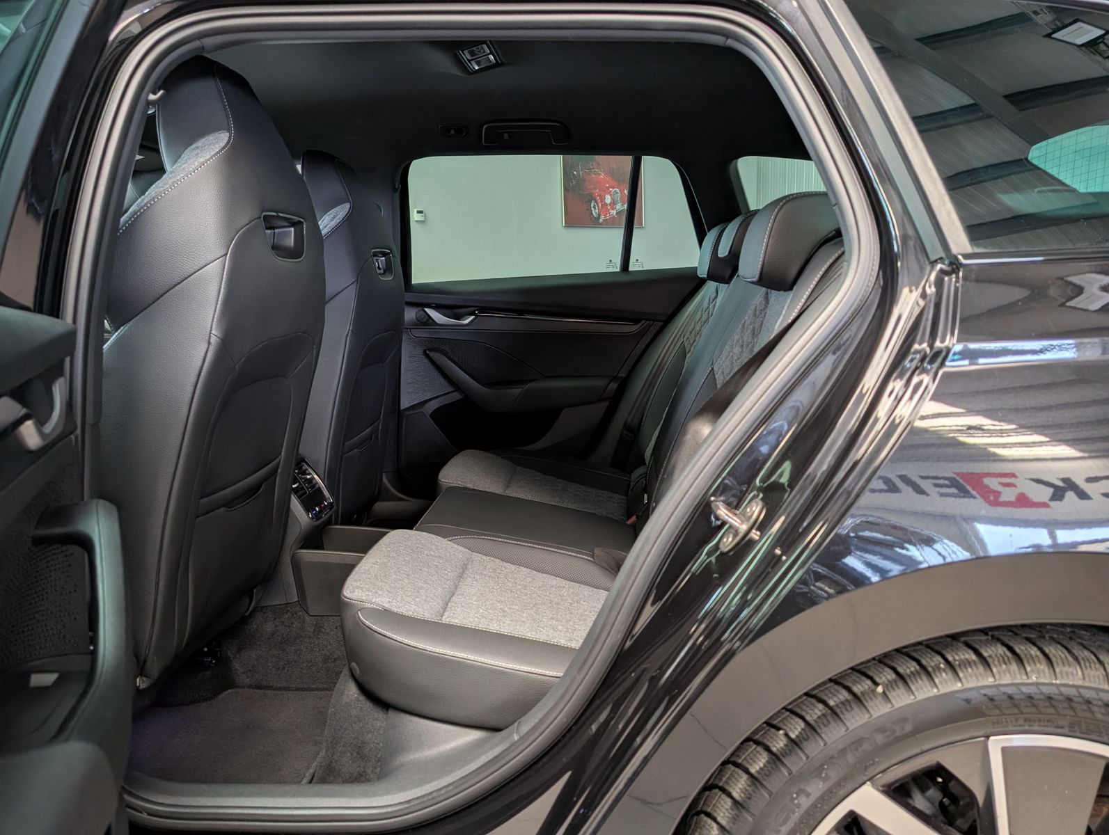 Immagine dell'auto: SKODA Octavia 2.0 TDI DSG Sportline Matrix Cam, anno di produzione 2015