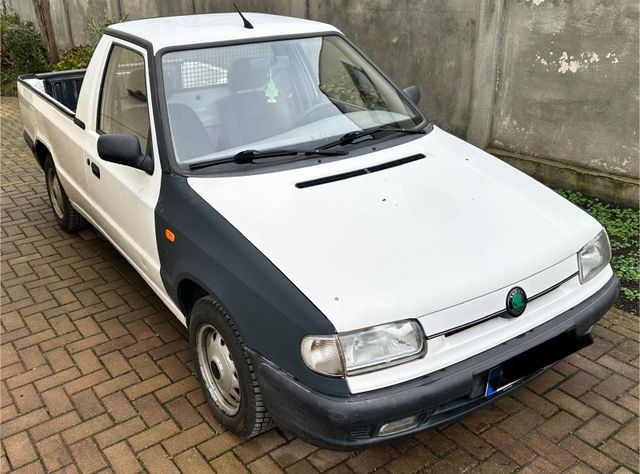 Skoda Pick Up mit Hardtop