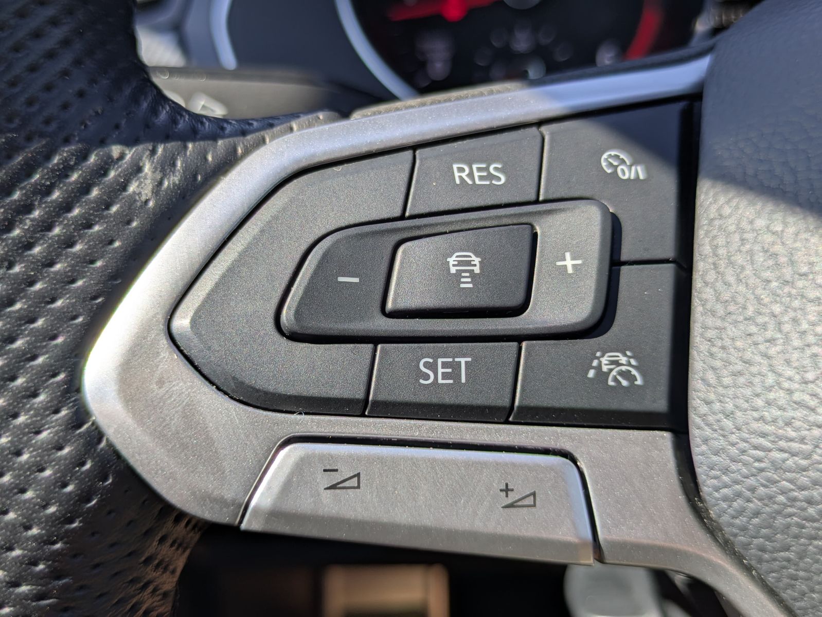 Fahrzeugabbildung Volkswagen Passat 2.0 TDI DSG R-Line 2x 4Motion LEDER*LED