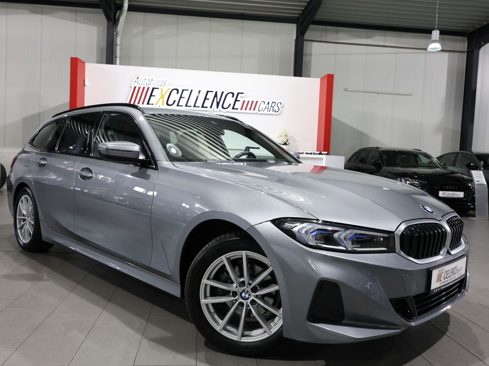 BMW 318d Touring SPORT GREY &amp; RED LEDER,CURVED+HUD