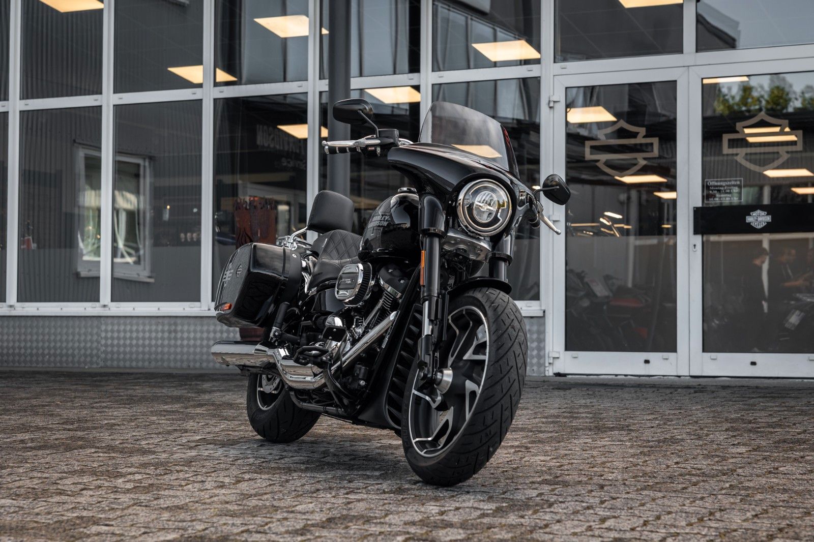 Fahrzeugabbildung Harley-Davidson FLSB Sport Glide Softail - JEKILL & HYDE STAGE 1