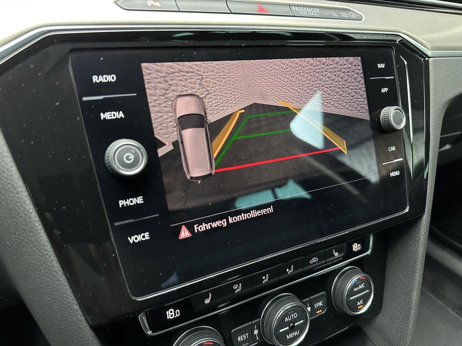 Fahrzeugabbildung Volkswagen PASSAT 1.8 TSI HIGHLINE/ACC/MASSAGE/VIRTUAL/DCC