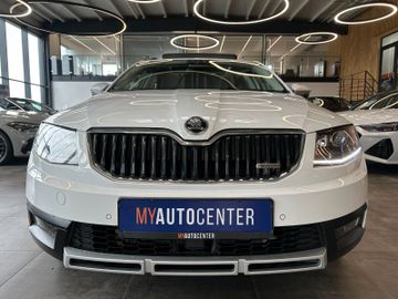 Skoda Octavia Scout*ACC*NAVI*AHK*PANO*2-Zonen*