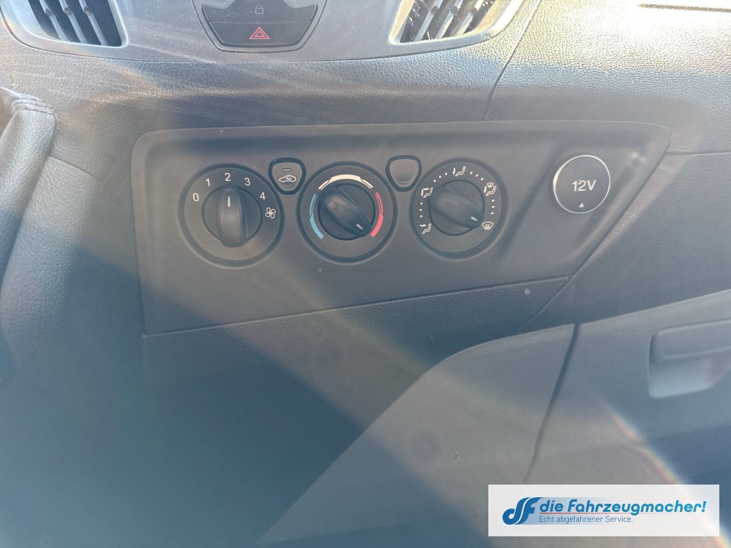 Fahrzeugabbildung Ford Transit Custom Kombi 300 L1 2.2 TDCi *8446