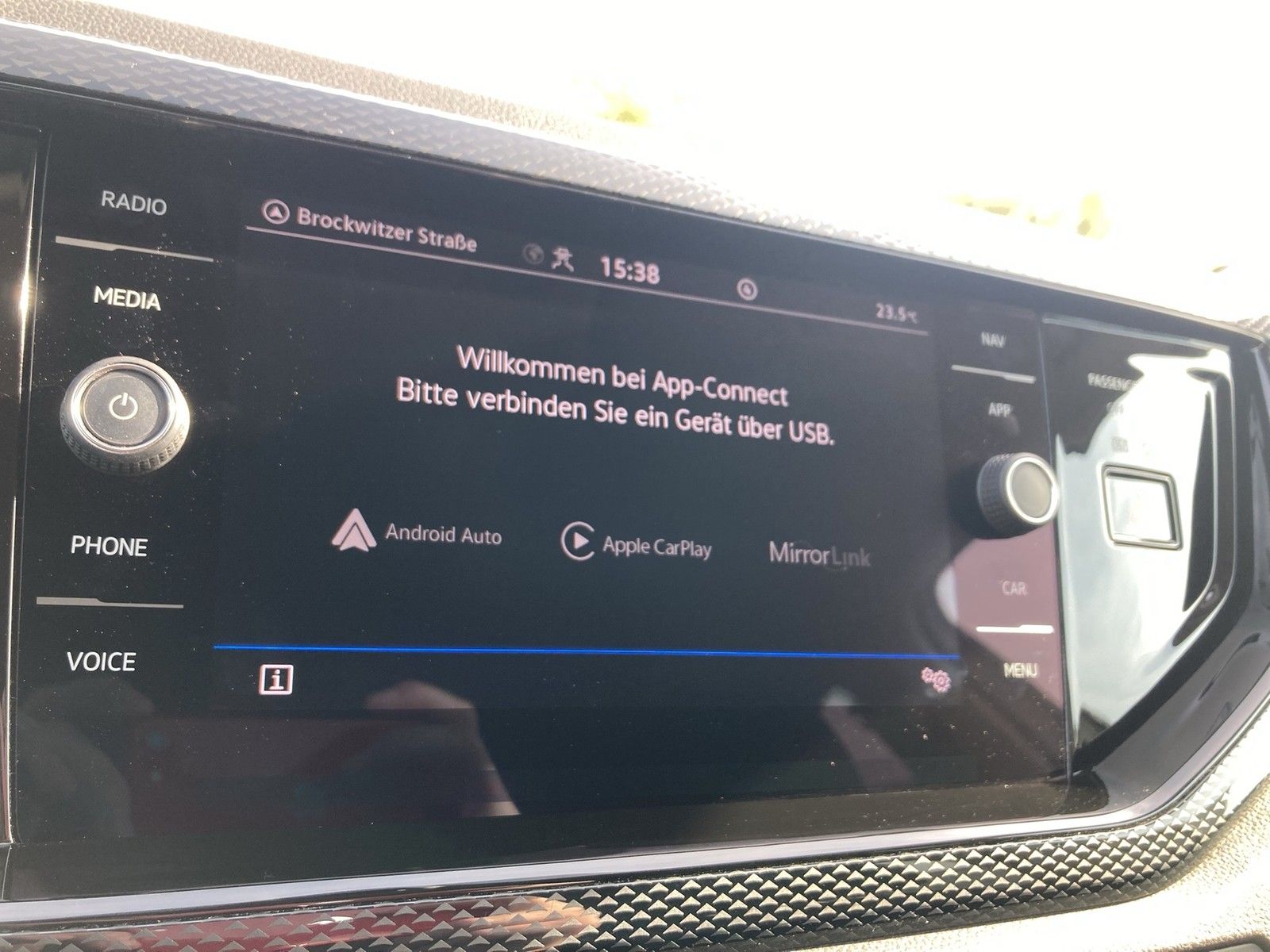 Fahrzeugabbildung Volkswagen Polo TSI Active DSG LED ACC PDC SH