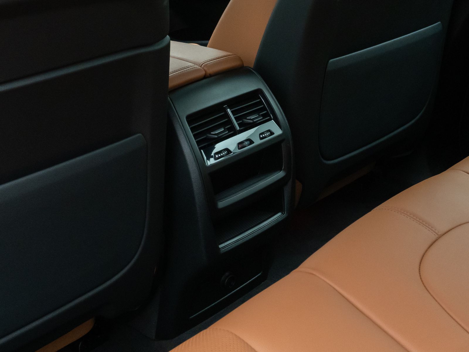 Fahrzeugabbildung BMW X5 xD40d M Sport 360° AHK DAB H/K HUD DisplayKey