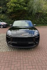 Porsche Macan - -
