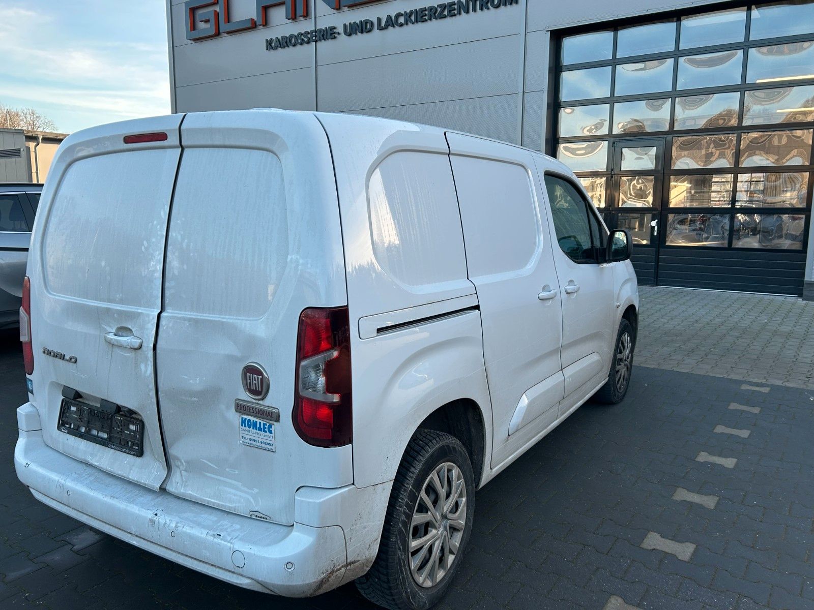 Fahrzeugabbildung Fiat Doblo Kastenwagen L1 1.5 BlueHDi 75 kW Unfall