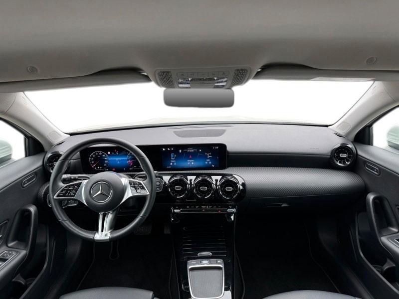 Mercedes-Benz A-Class A 200, миниатюра 10