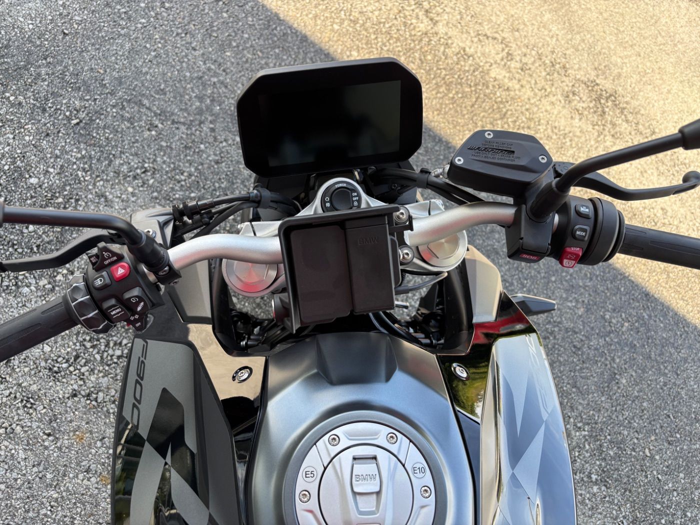 Fahrzeugabbildung BMW F 900 R Triple Black 4 Pakete