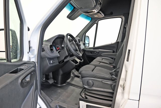 Fahrzeugabbildung Mercedes-Benz Sprinter 319 CDI 3.0 V6 AHK 3,5t Automatik #T136