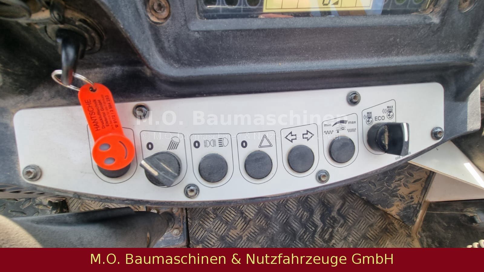 Fahrzeugabbildung BOMAG BW 213 DH-4  / Walzenzug / Klima