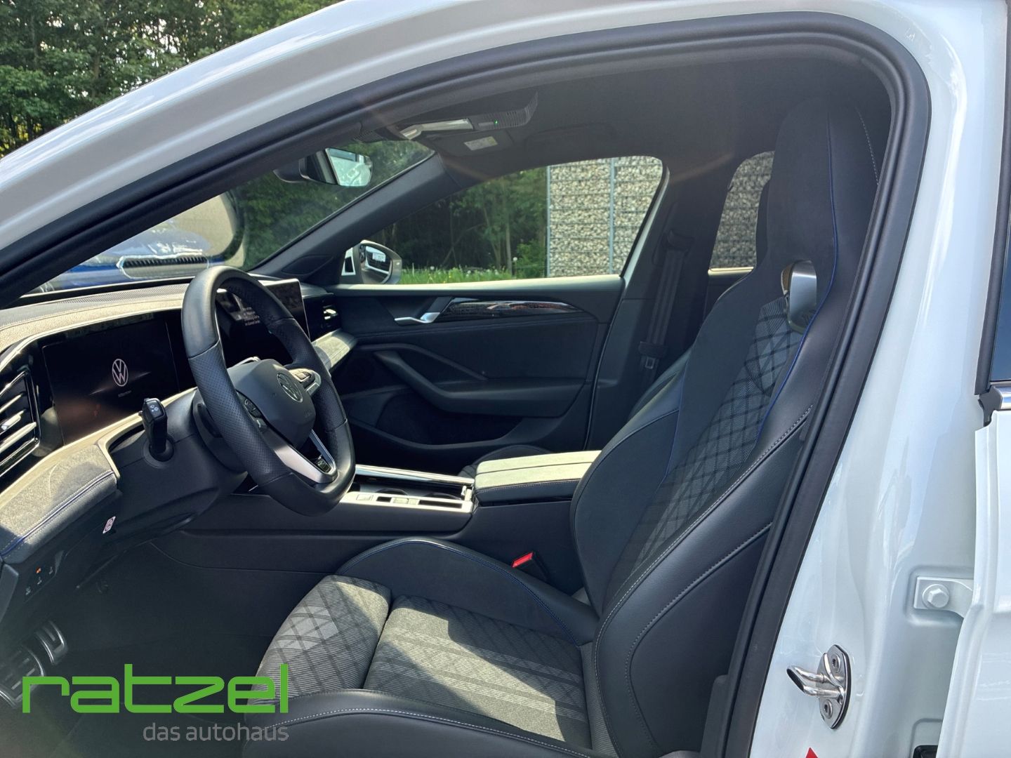 Fahrzeugabbildung Volkswagen Passat Variant R-line 2.0 TDI DSG R-Line Navi Ma