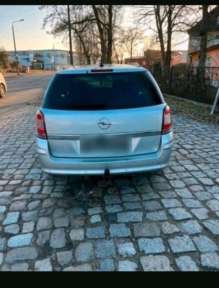 Opel Astra 2011 — photo 5