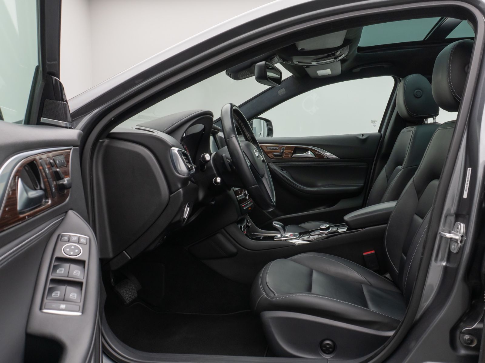 Fahrzeugabbildung Infiniti Q30 2.2 d Premium 360°Panorama Navi Sitzhzg LED