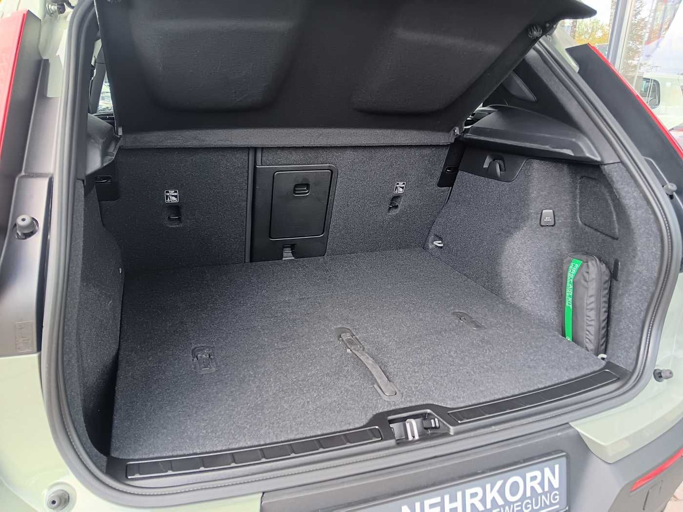 Fahrzeugabbildung Volvo XC40 B4 Automatik Plus Dark '360 Cam, GJR'