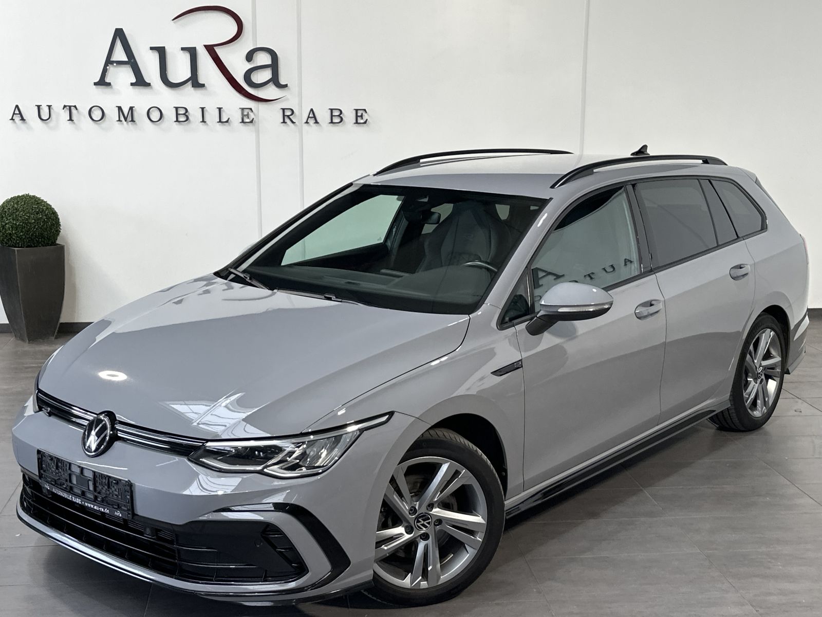 Fahrzeugabbildung Volkswagen Golf Variant R-Line 4Motion NAV+LED+AHK+ACC+17ZO