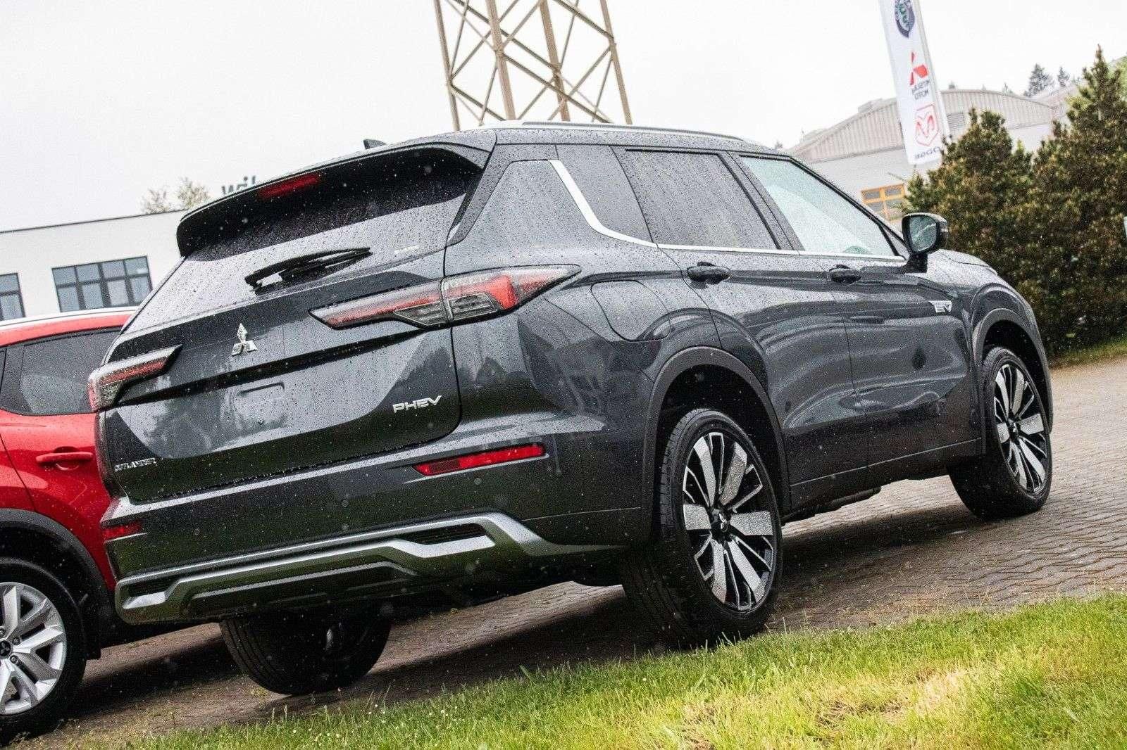 Fahrzeugabbildung Mitsubishi Outlander Outlander MY25 2.4 PHEV 4WD Intro Edit