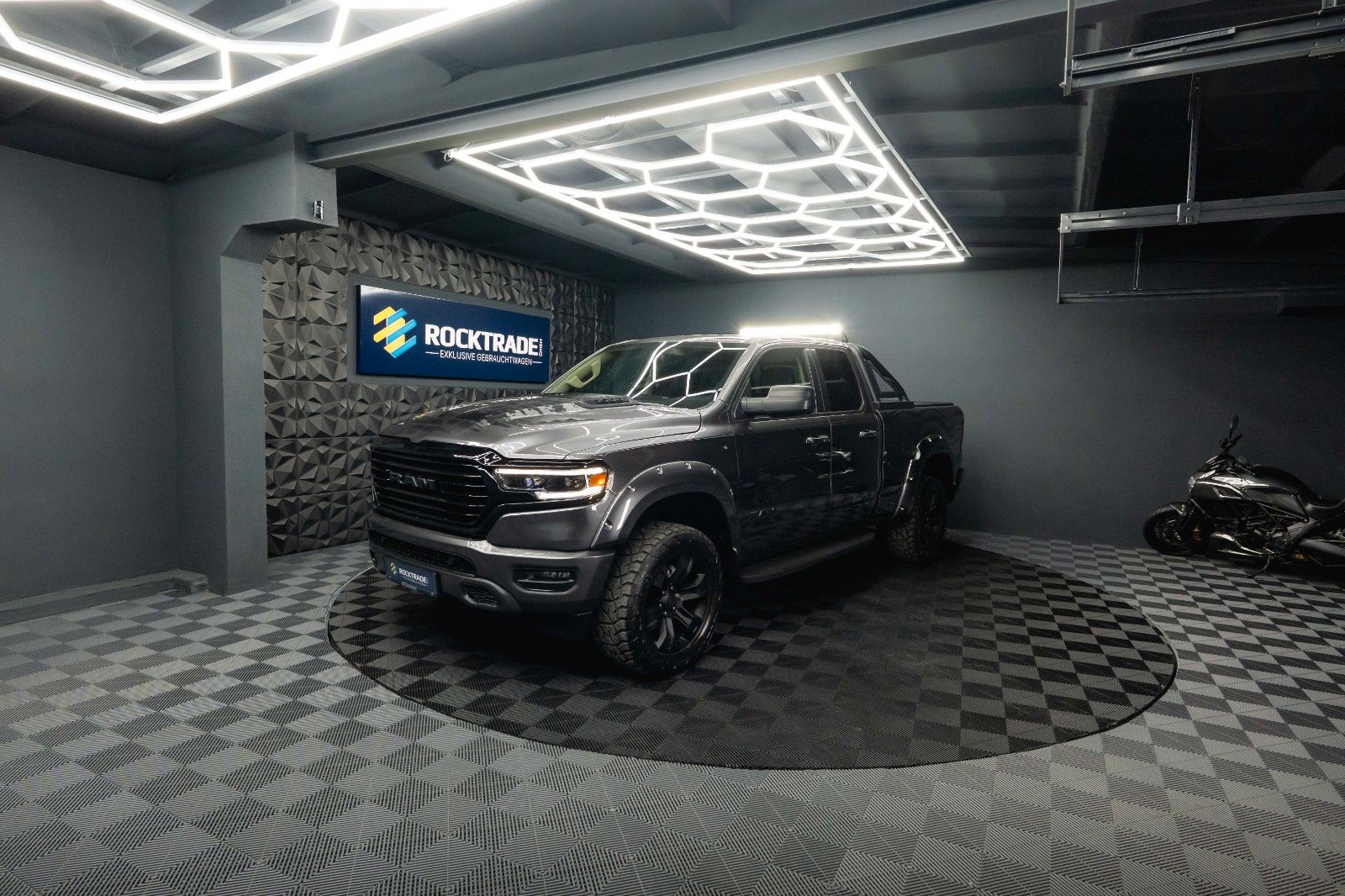 Fahrzeugabbildung Dodge RAM 5.7 V8 HEMI 4x4 OFFROAD LONGBED Limited LED