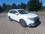 Mitsubishi Outlander PLUS 2.2 l DI-D  4WD  AT Top - Mitsubishi Outlander mit Diesel-Antrieb: Allradantrieb, Geländewagen, Automatik, 2.2