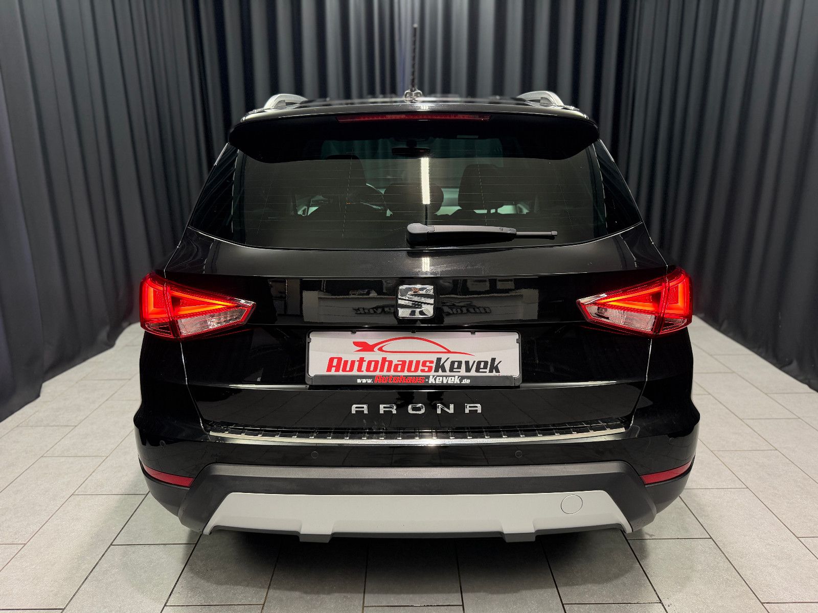 Fahrzeugabbildung SEAT Arona Xcellence|PDC|NAVI|ACC|LED