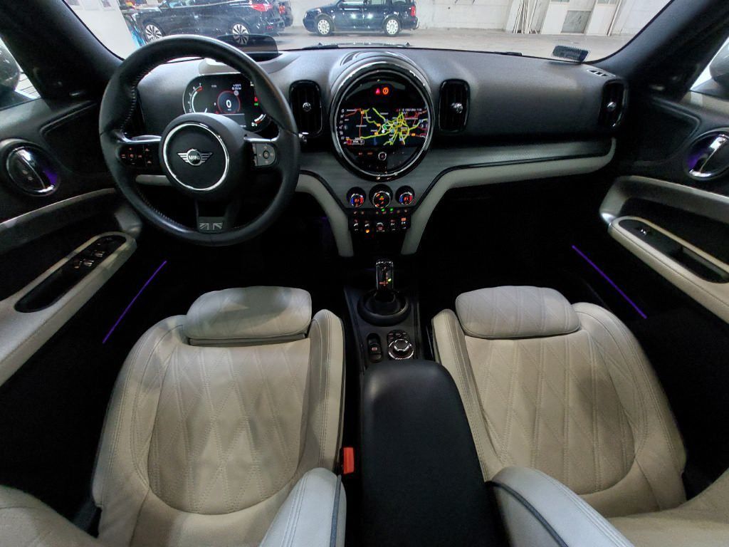 Fahrzeugabbildung MINI Cooper Countryman MINI Yours Trim Pano HuD h/k