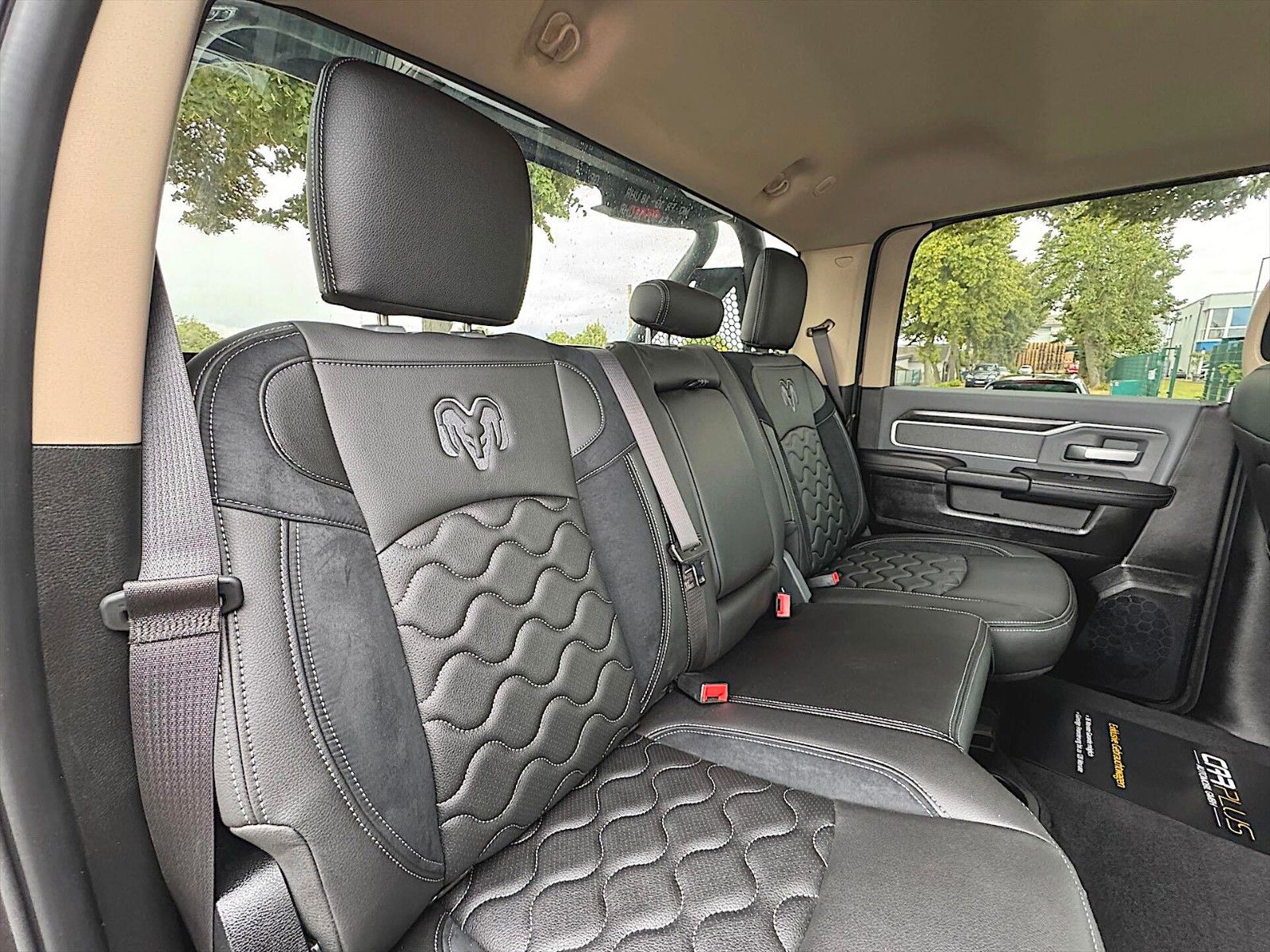 Fahrzeugabbildung Dodge RAM 2500 6.4 HEAVY DUTY OFFROAD CrewCab 4x4 LED