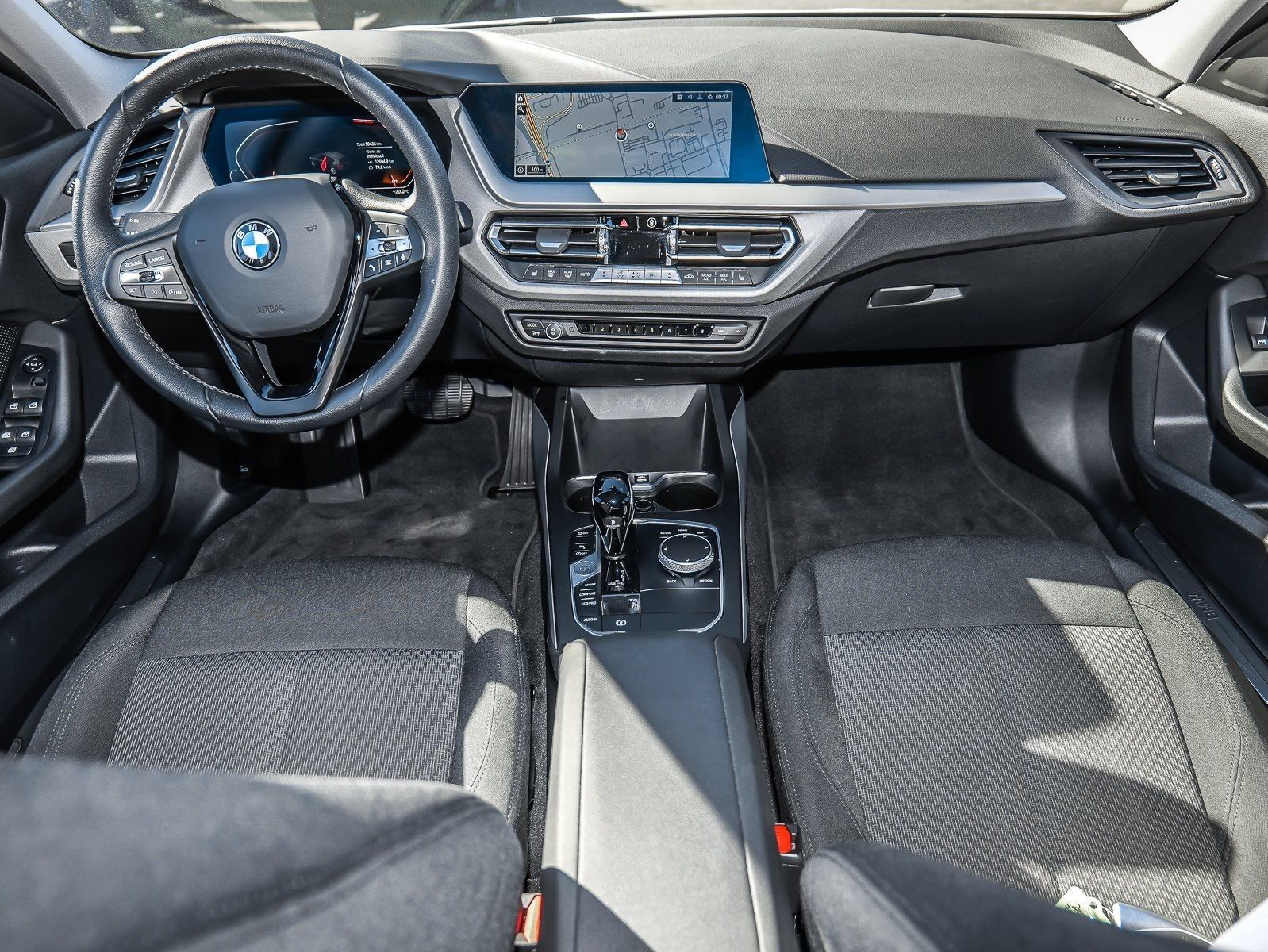 BMW 118i NAVI LED PDC V H DAB Tempomat Sitzheiz foto 3